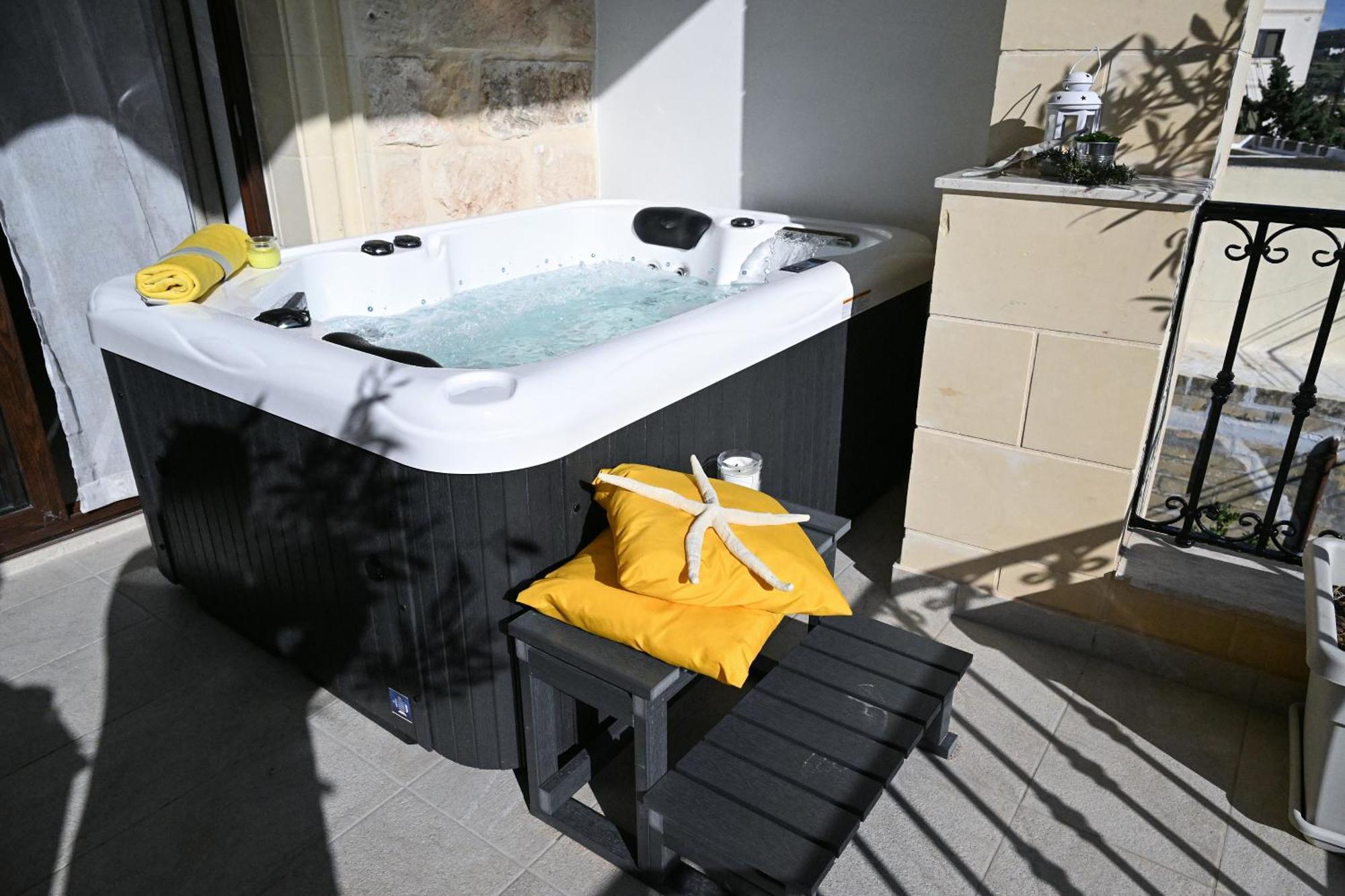 メーリッハTa'Lonza Luxury Near Goldenbay With Hot Tub App1アパートメント エクステリア 写真